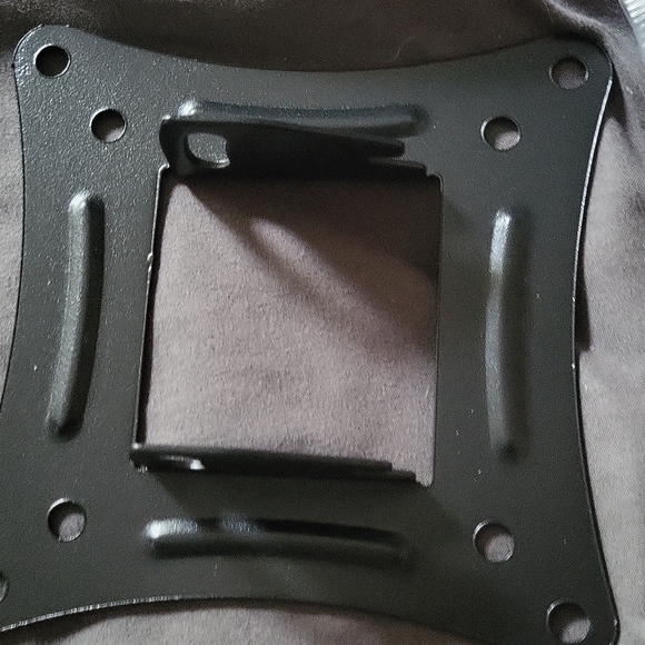 Up to 32" Wall mount - Picture 3 of 3